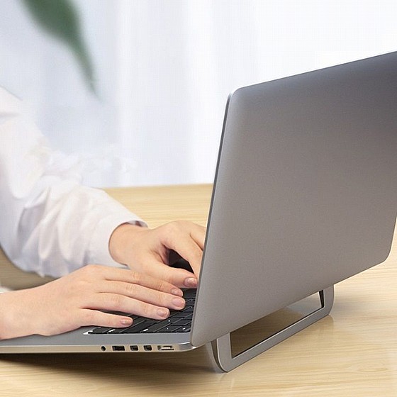 ���� ������ ����� ���� ���� Aluminum Foldable Headwear Laptop Desk Mount ���� LICHEERS (����� ����� ��� 10"- 17.3")
